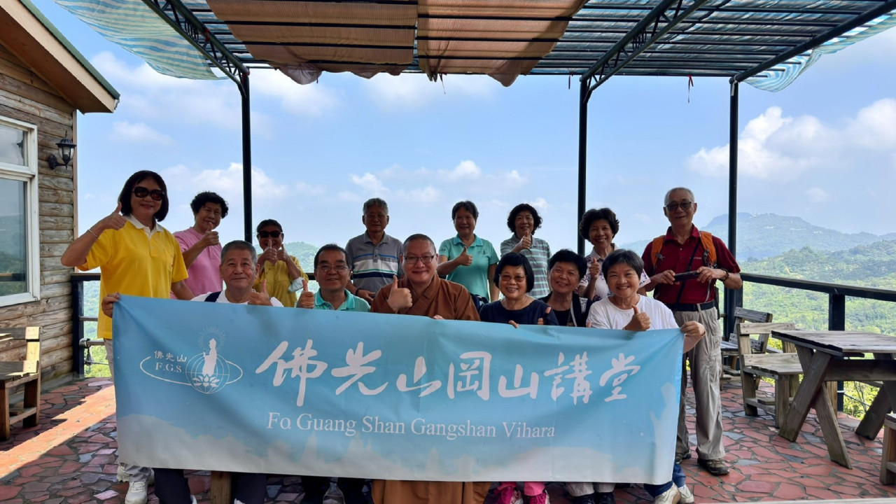 LINE_ALBUM_20251012香雲讀書會在大鋤花間讀書會_251012_24
