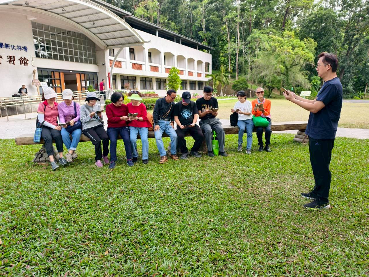 LINE_ALBUM_20251129中興林場一日遊及讀書會_251203_17