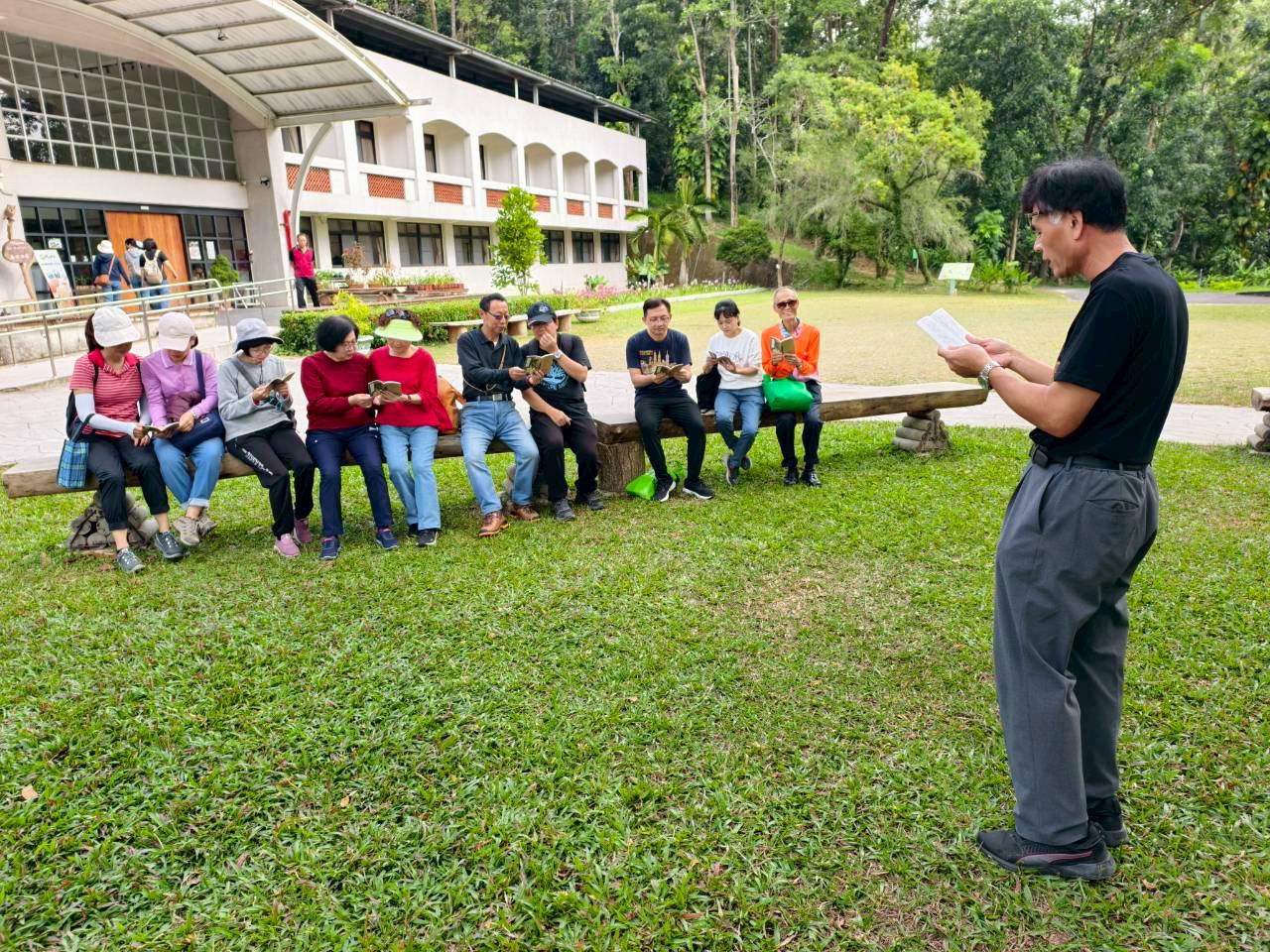 LINE_ALBUM_20251129中興林場一日遊及讀書會_251203_18