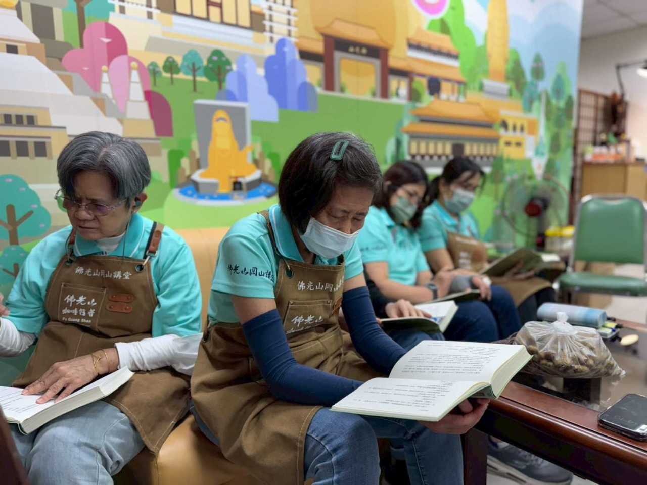 LINE_ALBUM_2025.11.22寺務處_251210_1